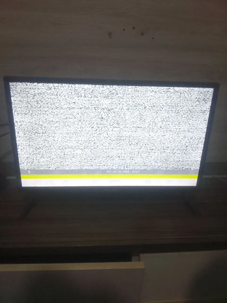 TV "24" P. NÃO É SMART TV!