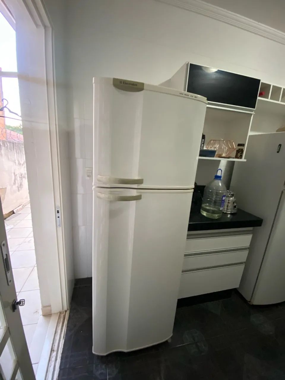 Geladeira 2 portas eletrolux - Foto 4