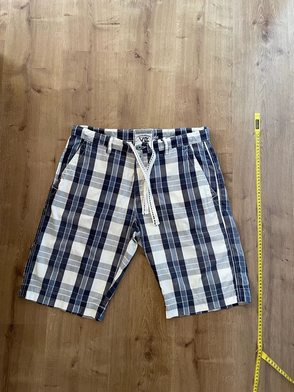 Bermuda masculina tam M xadrez branco e tons de azul da VR  - Foto 2