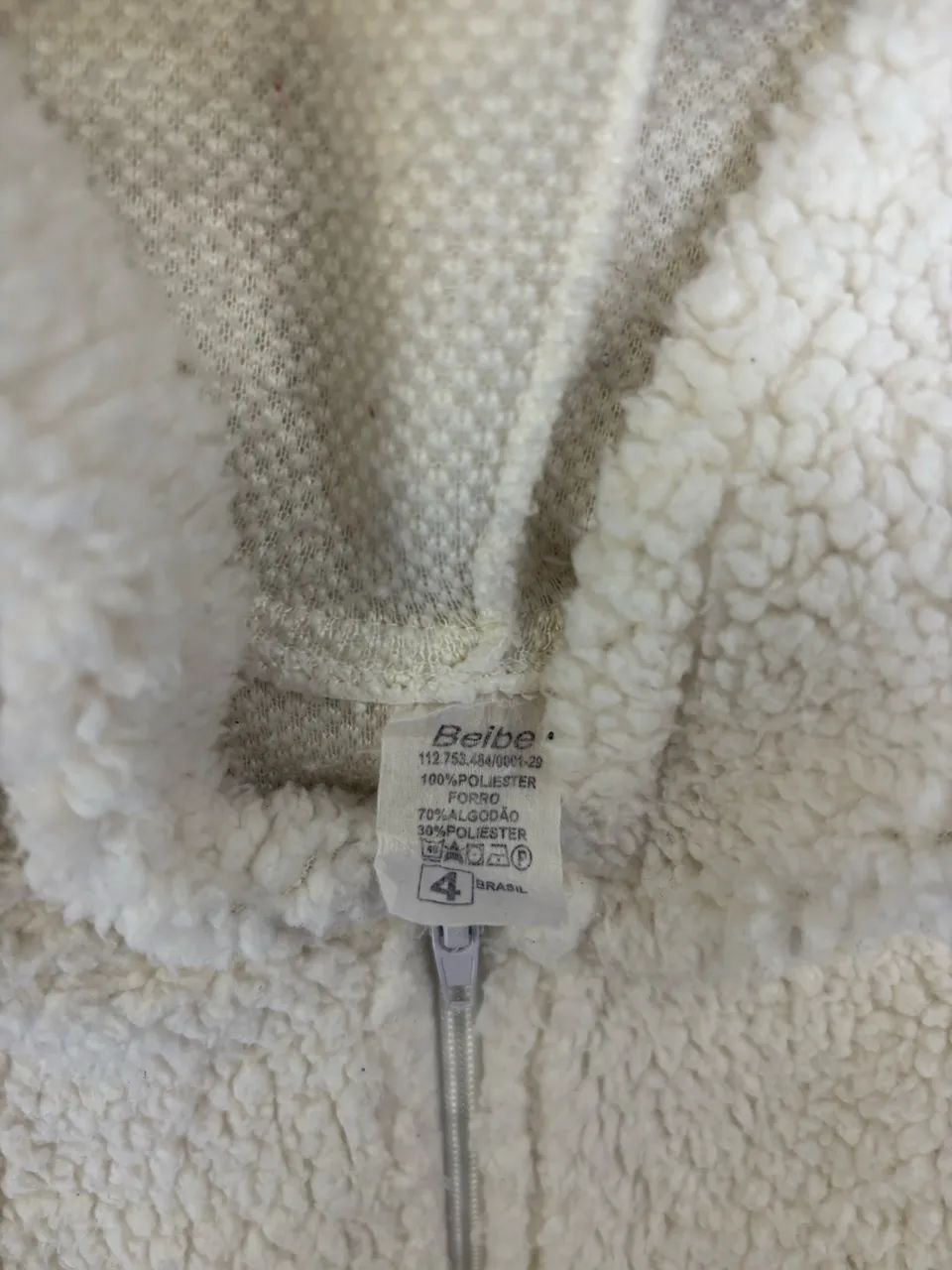 Casaco Infantil Teddy Pelinho com Capuz e Zíper Off-White - Tam 4 - Foto 3