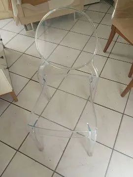 3 cadeira acrílico  - Foto 3