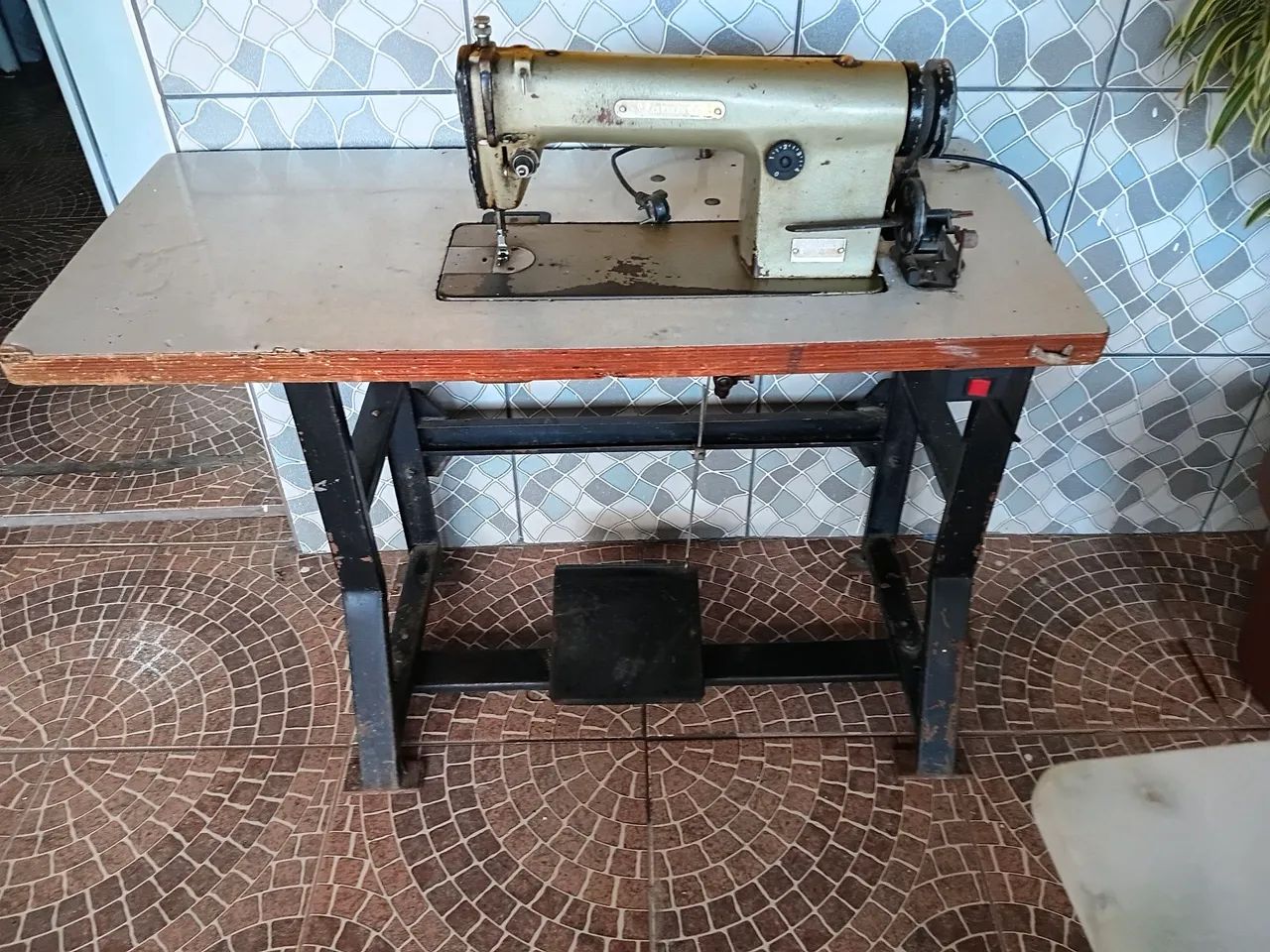 Industrial Straight-Stitch Sewing Machine