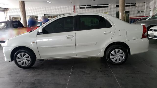 Etios sedan xs 1.5 2018 branco - Foto 2