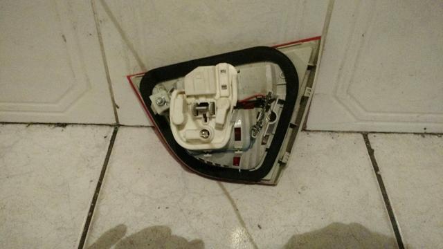 Lanterna da tampa traseira esquerda bmw 320i 2009 - Foto 2