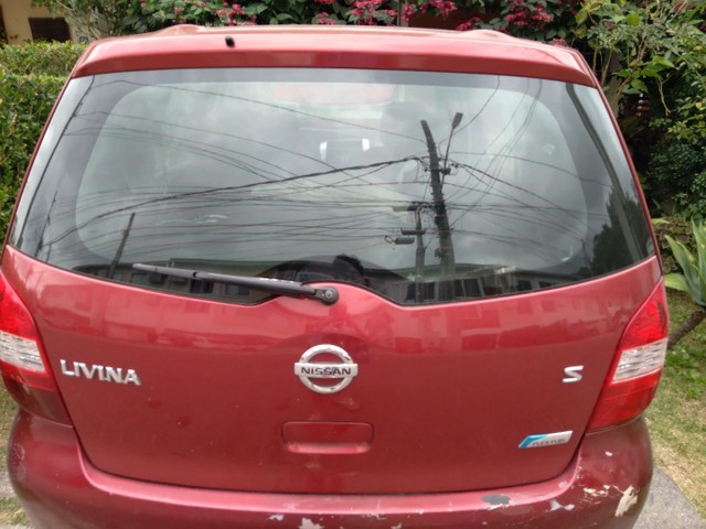 CARRO LIVINA