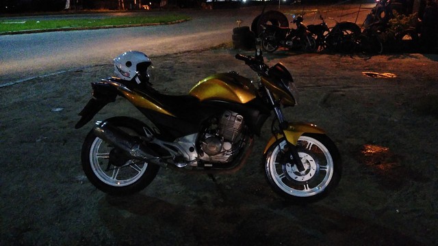 CB 300, VENDO OU TROCO EM CARRO