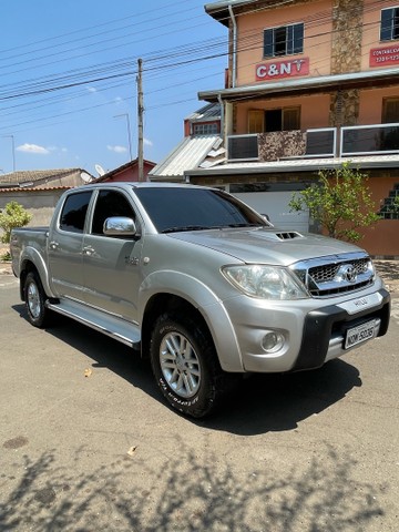 TOYOTA HILLUX