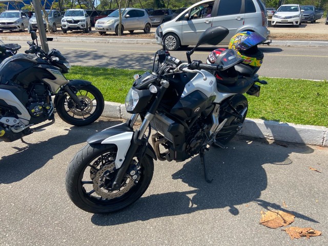 YAMAHA MT-07 IMPECÁVEL A/C TROCAS