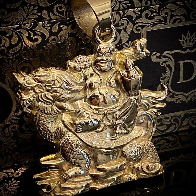 Pingente em Ouro 18K 60 gramas