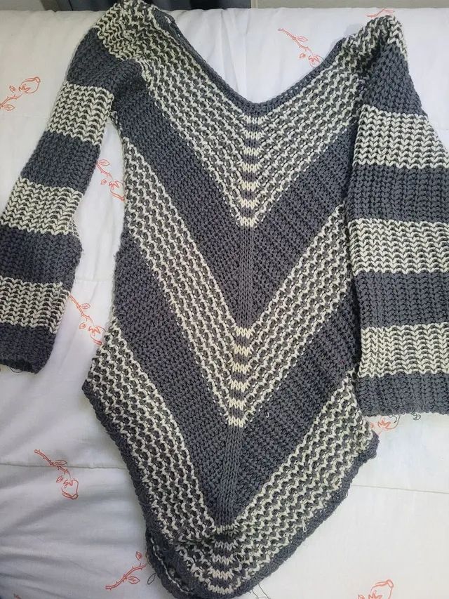  Blusa de crochê cinza
