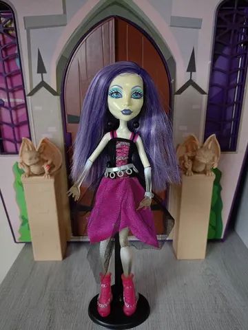Monster High Spectra ghouls alive não está funcionando direito