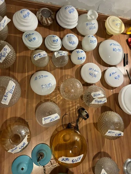 Globos e Cupulas e lustres, variados, antigos, opalina, bico de jaca