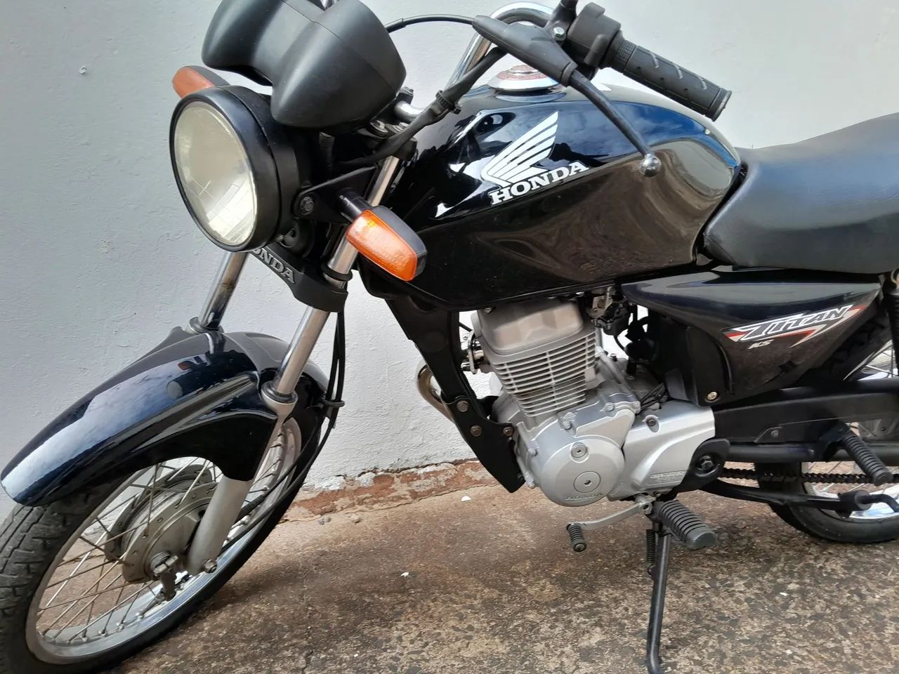Vendo moto titan 150ks IPVA pago 2024,tudo 0k só transferir.  - Foto 2