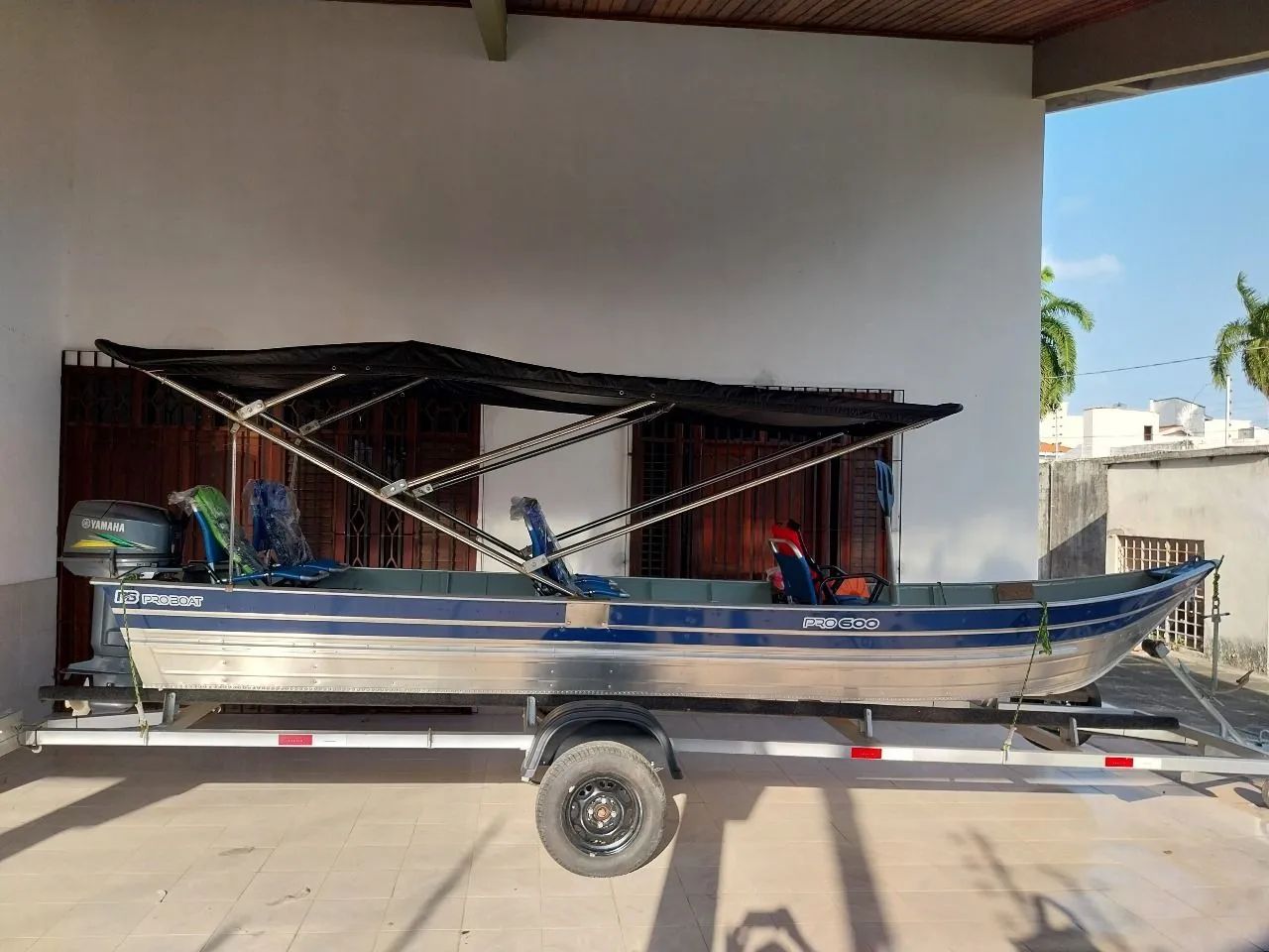 Lancha de alumínio de 6m, motor Yamaha 30HP, carretinha rodoviária 