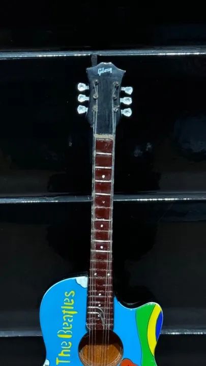 Guitarra Miniatura Beatles - Foto 3