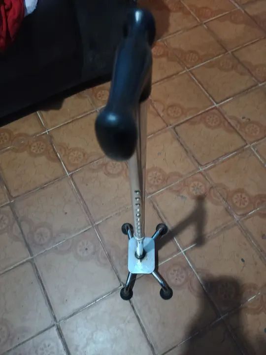 Bengala regulagem de 4 Pernas - Usado em Ótimo Estado - Foto 2