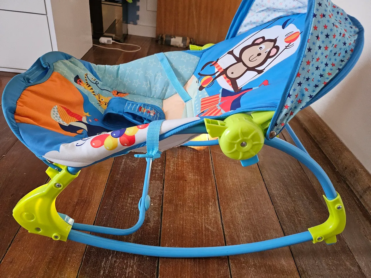 Cadeirinha vibratória musical Dycan