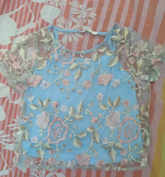 Vendo Blusa bordada M