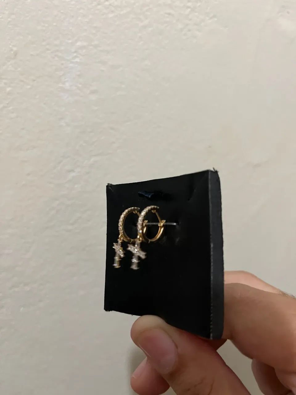 Brinco de ouro com cruz cravejado - Foto 3