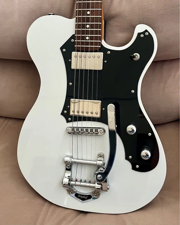 Guitarra Victoria Custom Modelo Veritas