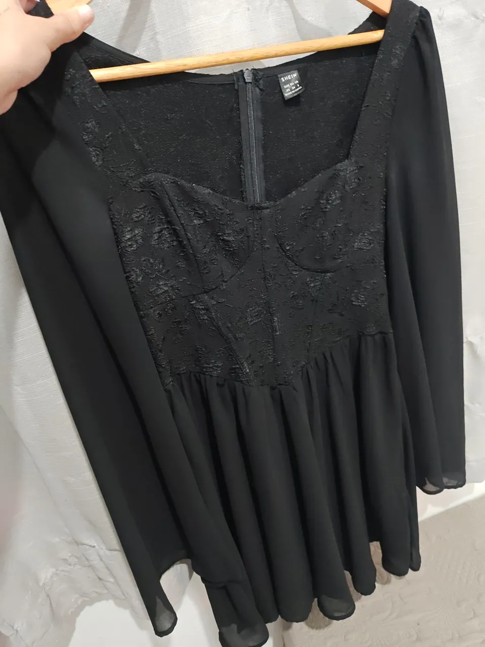 Vestido preto nunca usado.