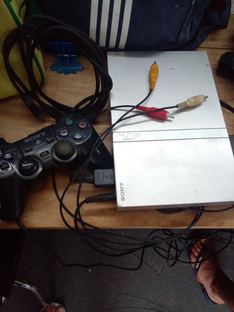 Playstation 2 com controle e cabos