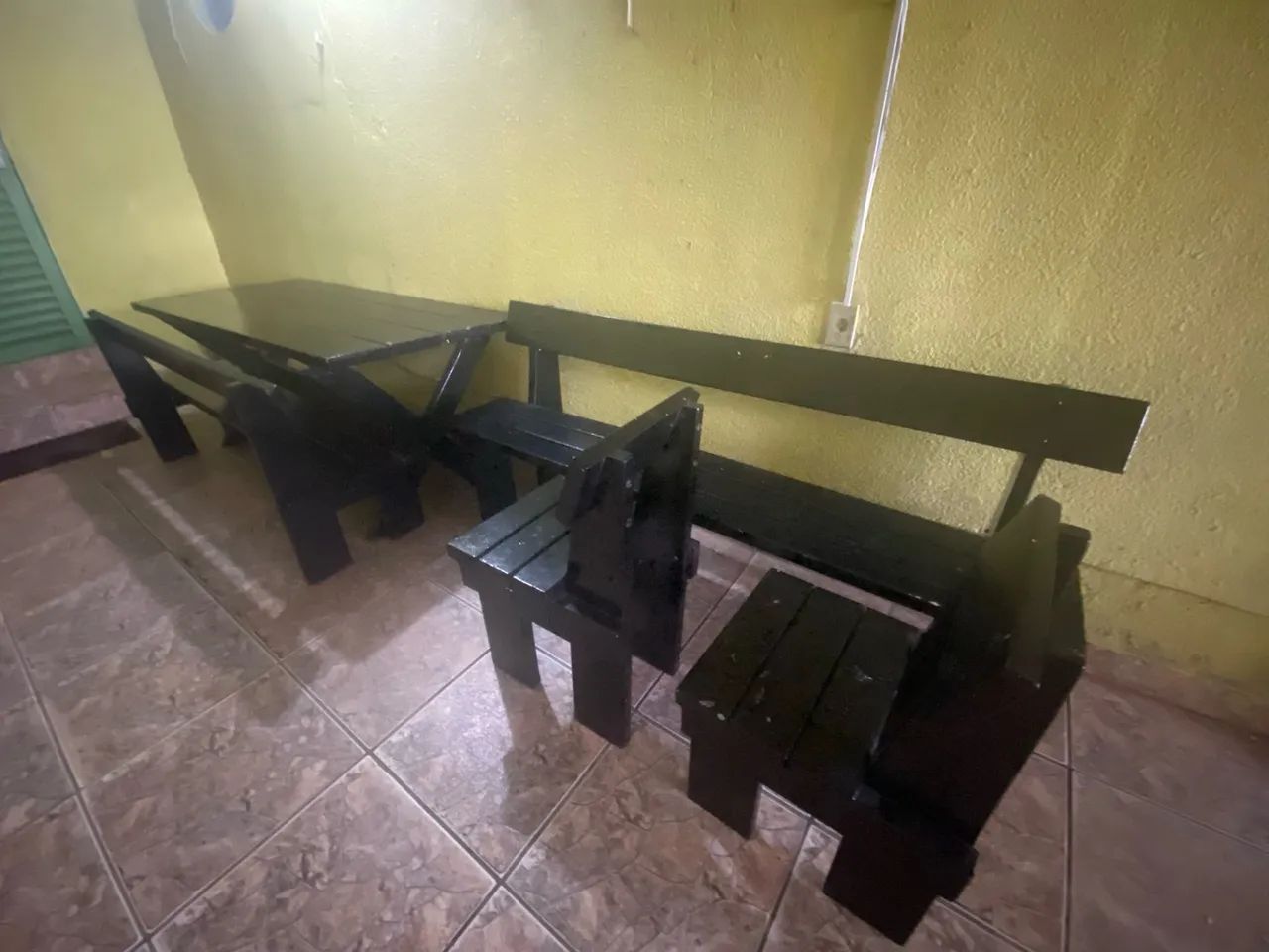 Mesa com banco de madeira maciça  - Foto 2