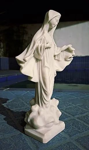ESCULTURA MÁRMORE GREGO BRANCO, NOSSA SENHORA DA PAZ; PEÇA ÚNICAASSINADA, 23 CM ALTURA:  - Foto 2