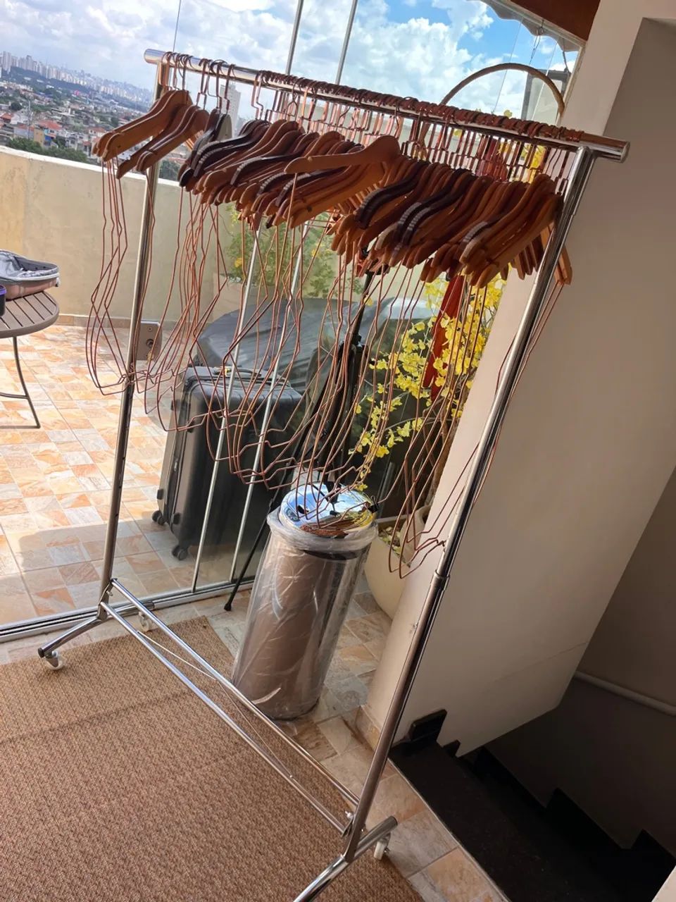 Arara de Roupas Cromada com Rodinhas