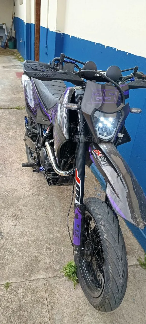 Vendo outro troco em moto de maior cilindrada.
