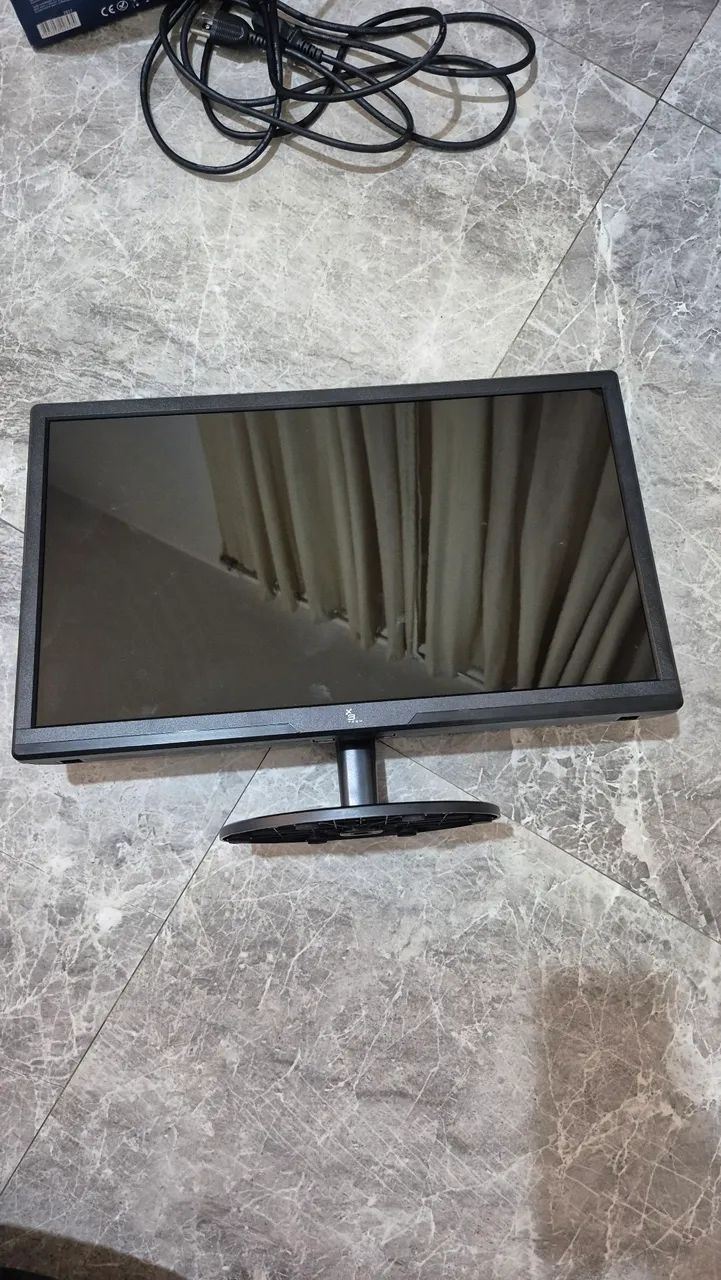 Monitor Led 20 polegadas, 3Green, monitor funcionando, tela branca ao ligar e desligar