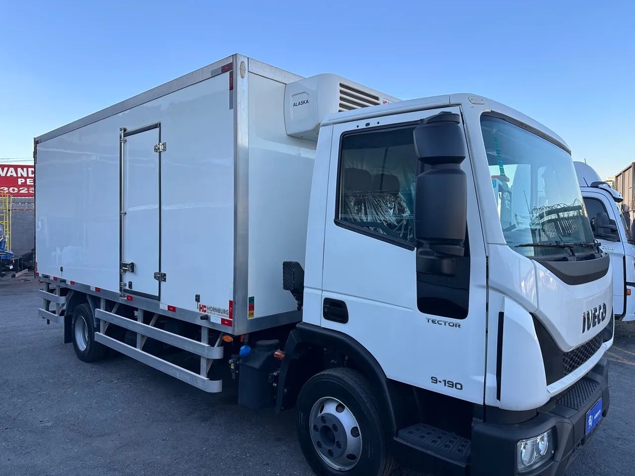 Iveco * 2.600 KM Baú Refrigerado  - Foto 3
