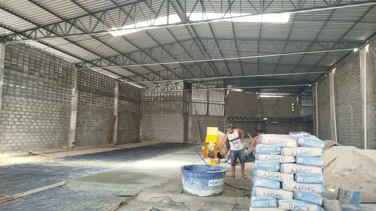 ALUGO GALPAO COM 900M2 NA PRINCIPAL DA ALVORADA - Foto 3