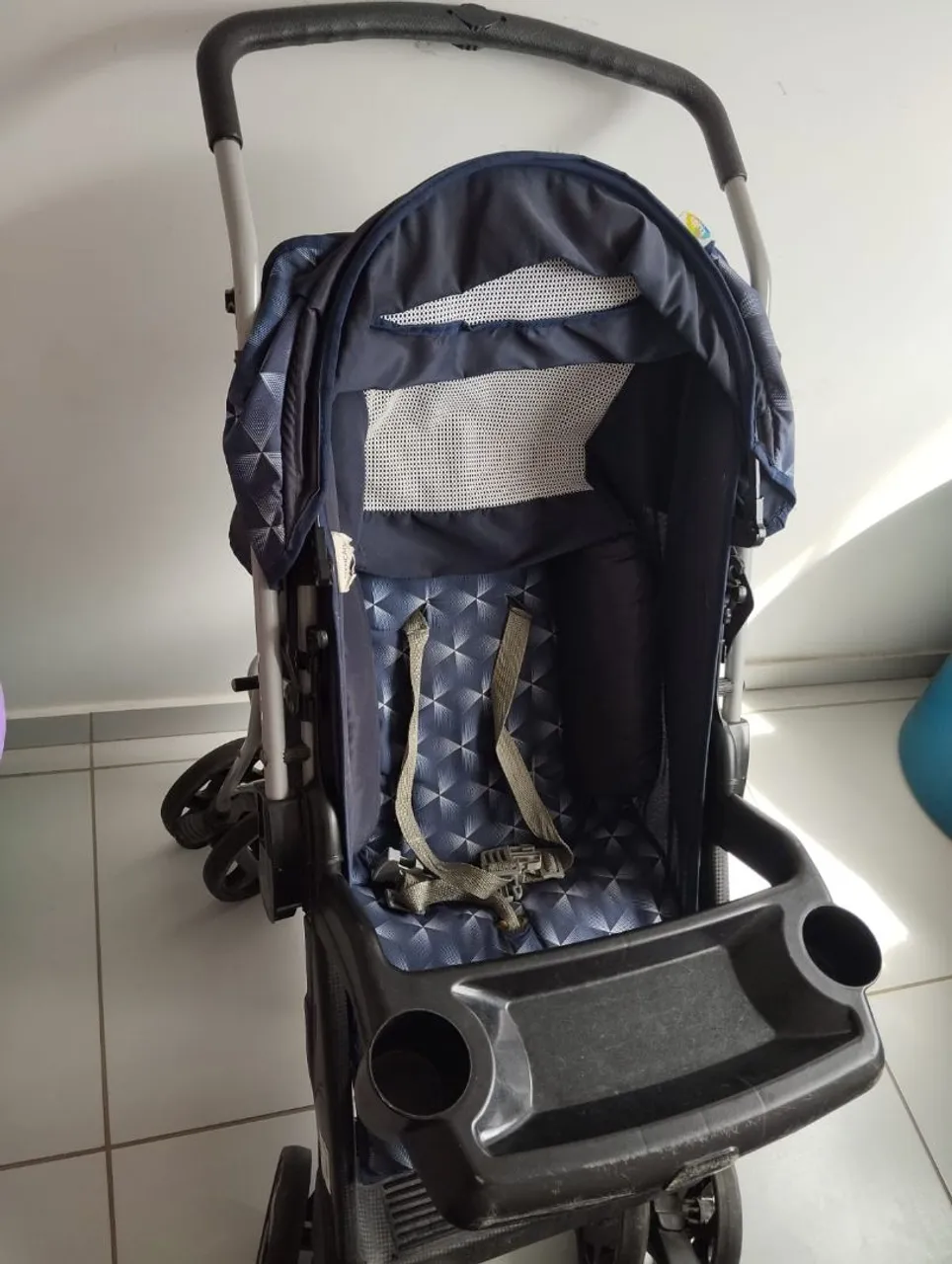 Carrinho de Bebê, usado porém bem conservado e funcionando normalmente