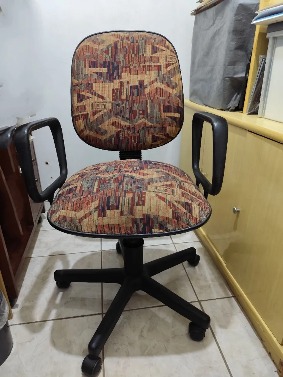 Cadeira de Escritório Giratória com Rodinhas