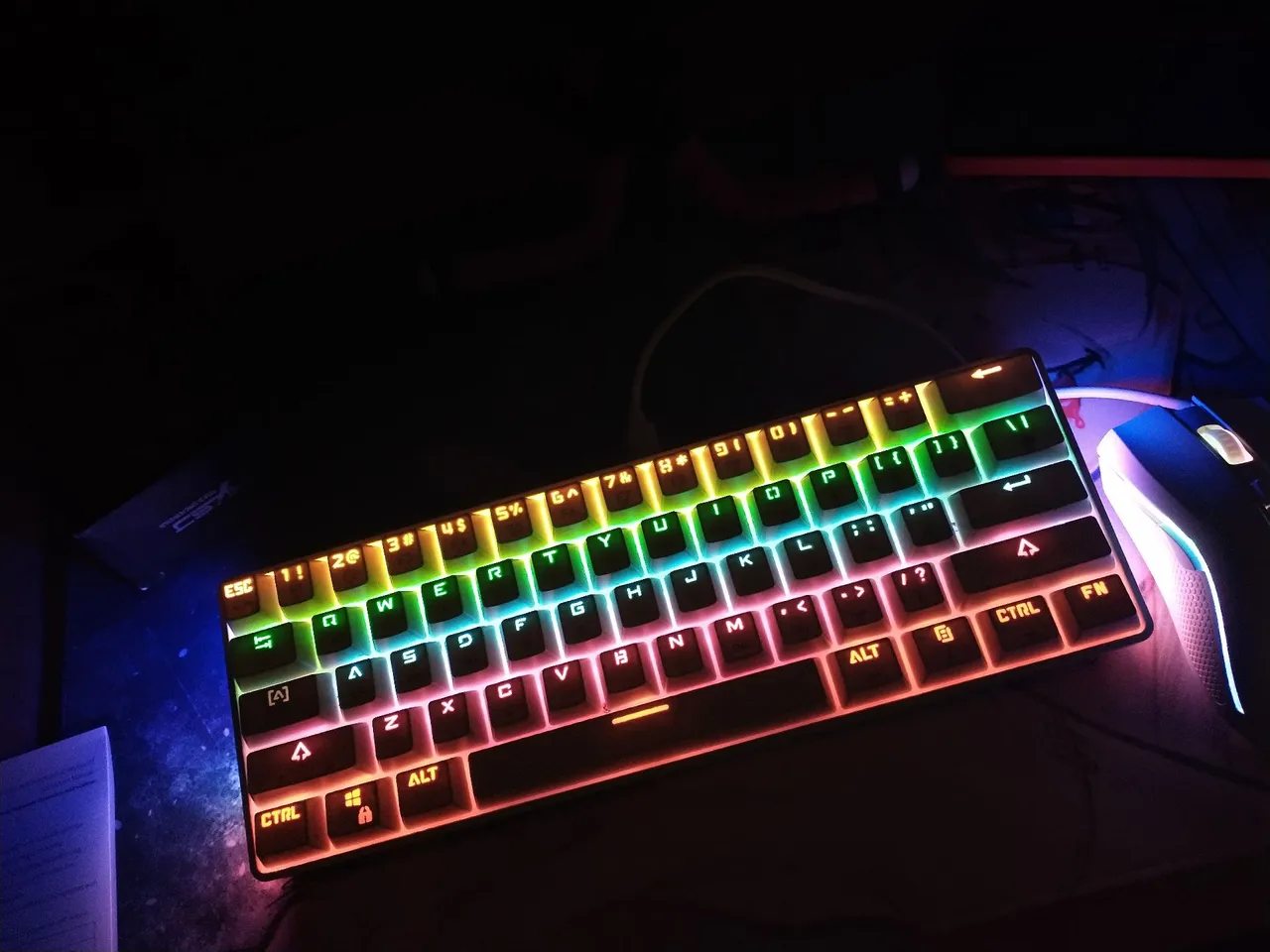 Teclado Gamer Mecânico RGB - Iluminação Personalizável