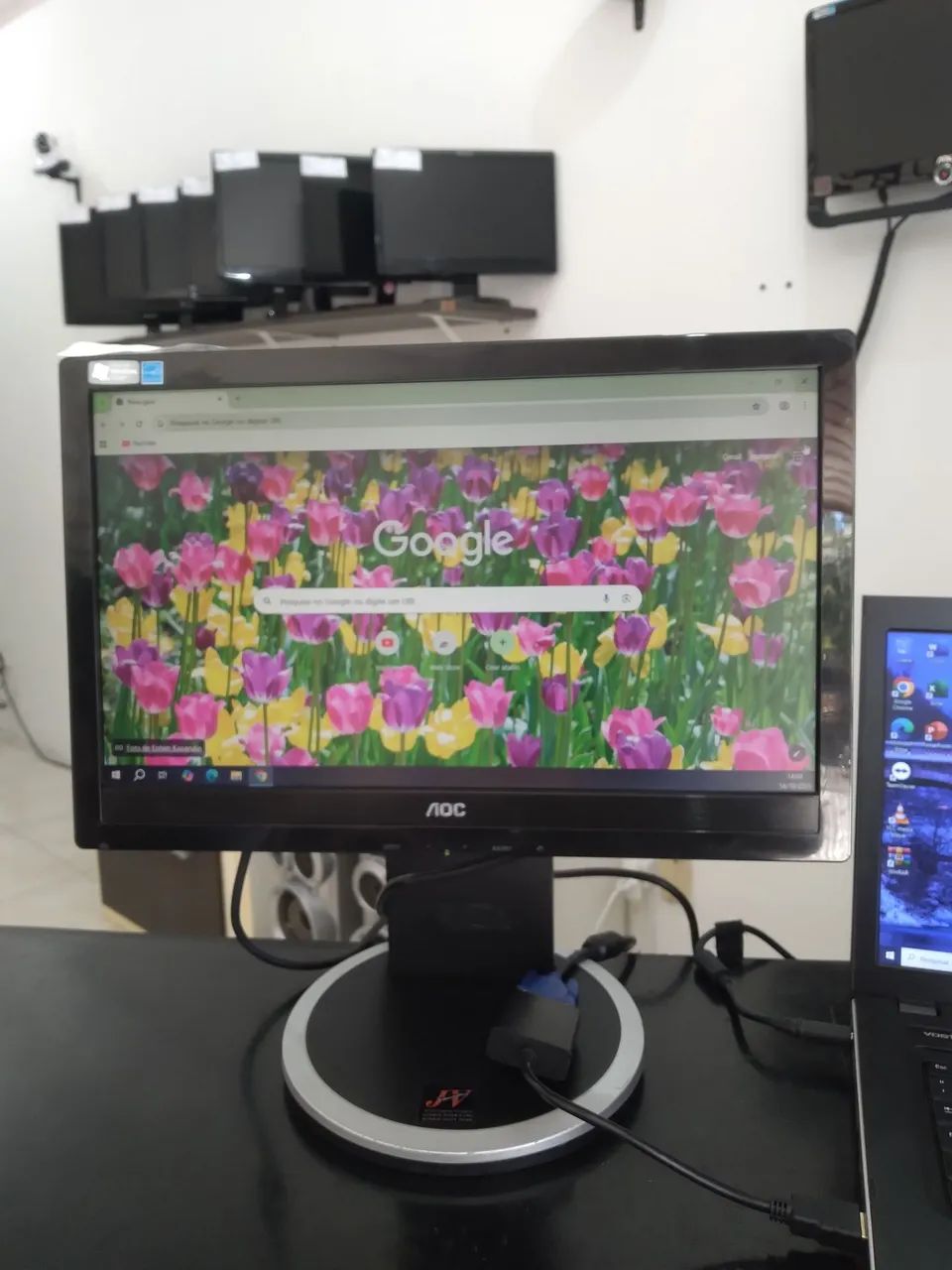 Monitor rotacional,  com os cabos, garantia,  produto de qualidade 