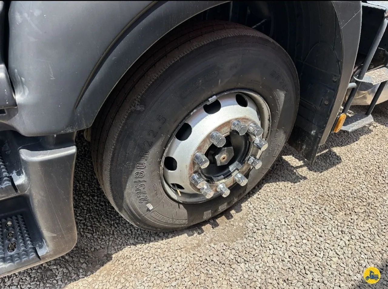 IVECO STRALIS 440 6X2<br>2013/2013<br>TETO ALTO<br>AUTOMÁTICO - Foto 9