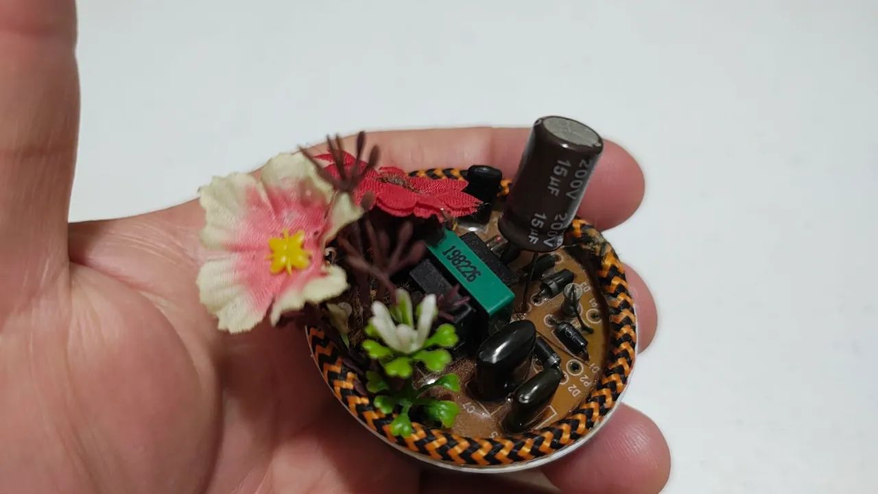 Artesanato Mini Vaso Decorativo com Circuito Eletrônico - Lixo Eletrônico Artesanato  - Foto 3