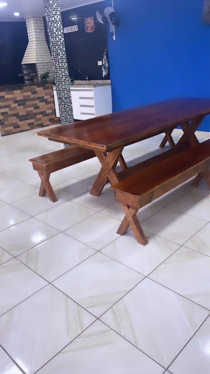 Mesa rústica de madeira maciça com bancos 64315286012801123