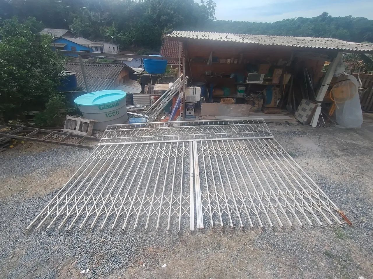 Grade superior e porta pantográfica à venda!