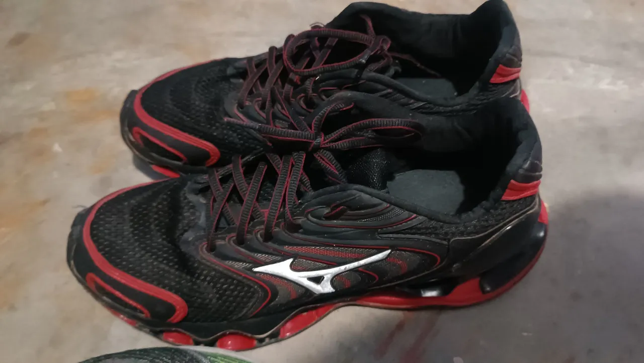 Tênis Mizuno Wave Prophecy 8 Preto e Vermelho