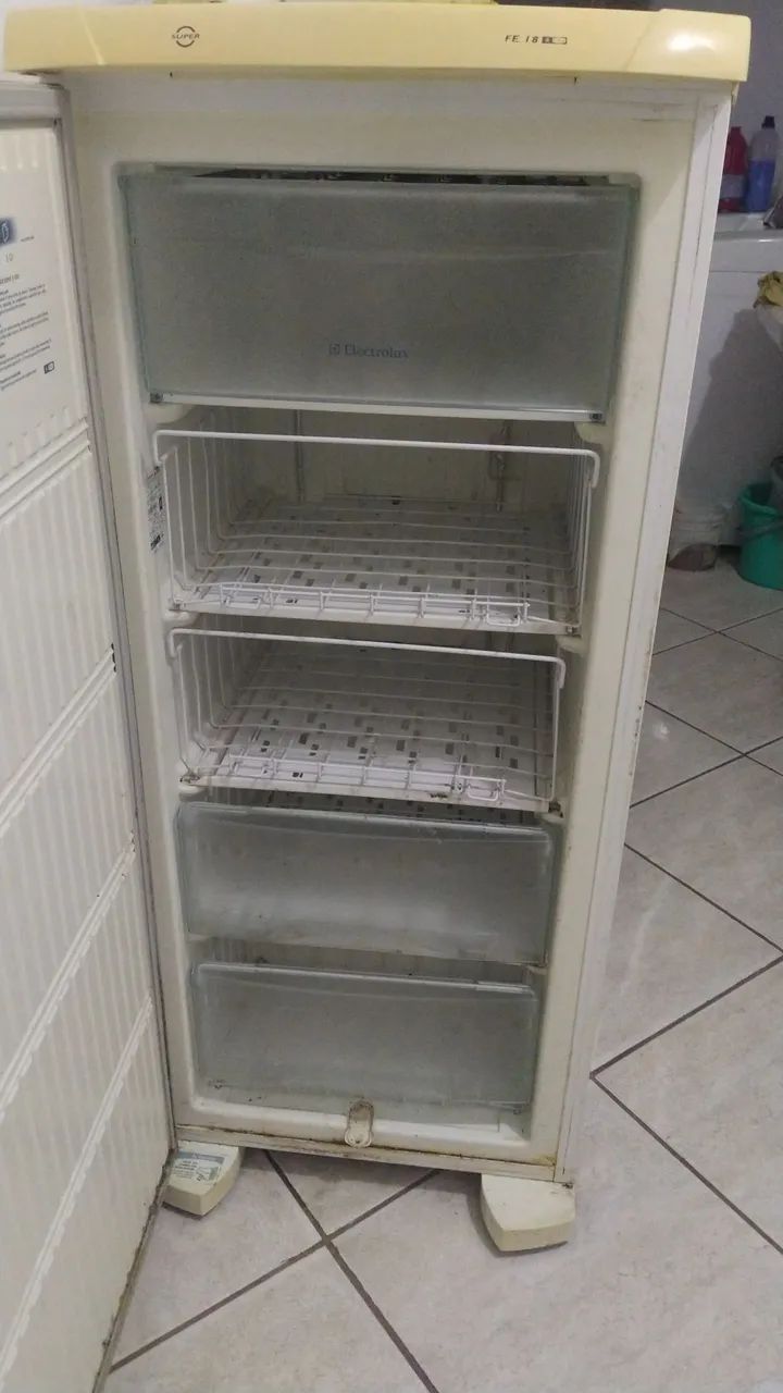 Freezer vertical eletrolux FE 18  - Foto 3