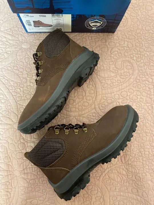 Bota de segurança semi nova 