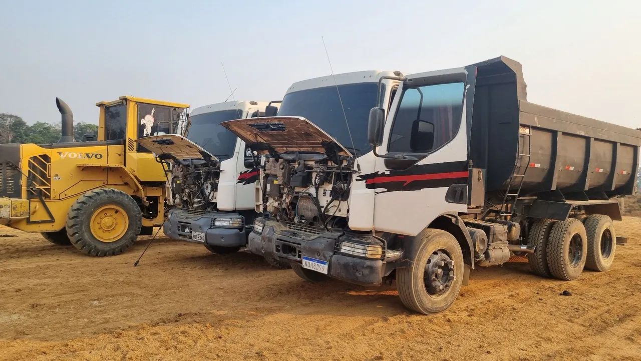 Caminhões caçambas demolição terraplanagem