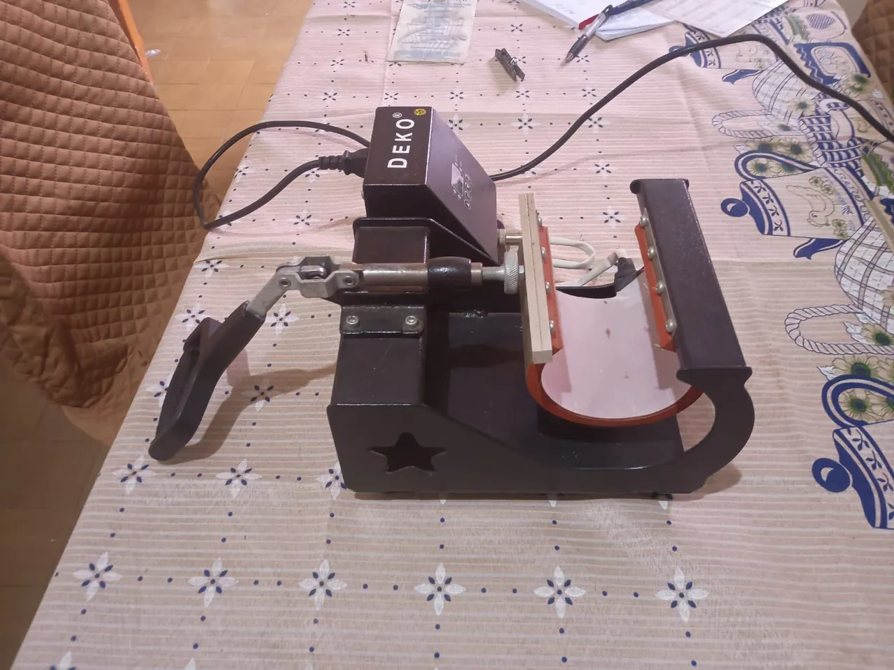 Máquina de Estampar Canecas DEKO