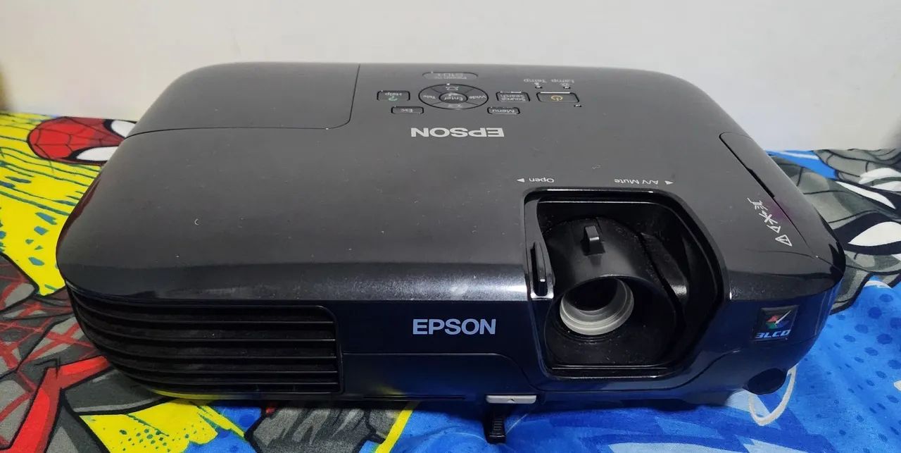 Projetor EPSON S10+ e LG BS275 para conserto 