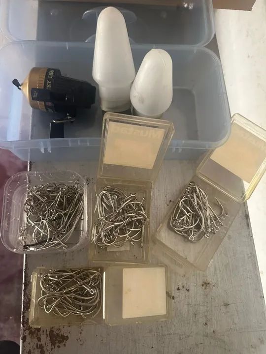 Várias peças para pescaria