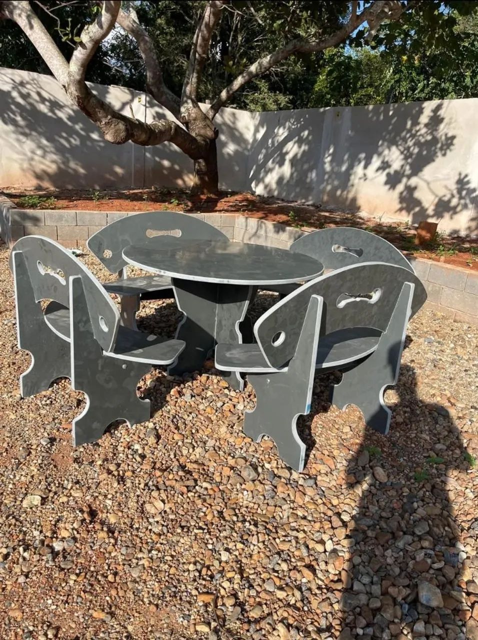 Mesa pedra de ardósia pintada e envernizada 