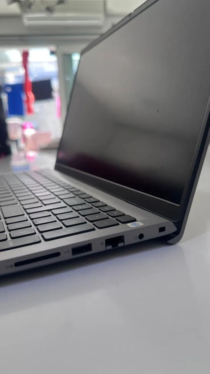 Notebook Dell Vostro 3520 12ª Ger. Core i7- 16GB RAM SSD 500 Placa Nvidia 2GB
